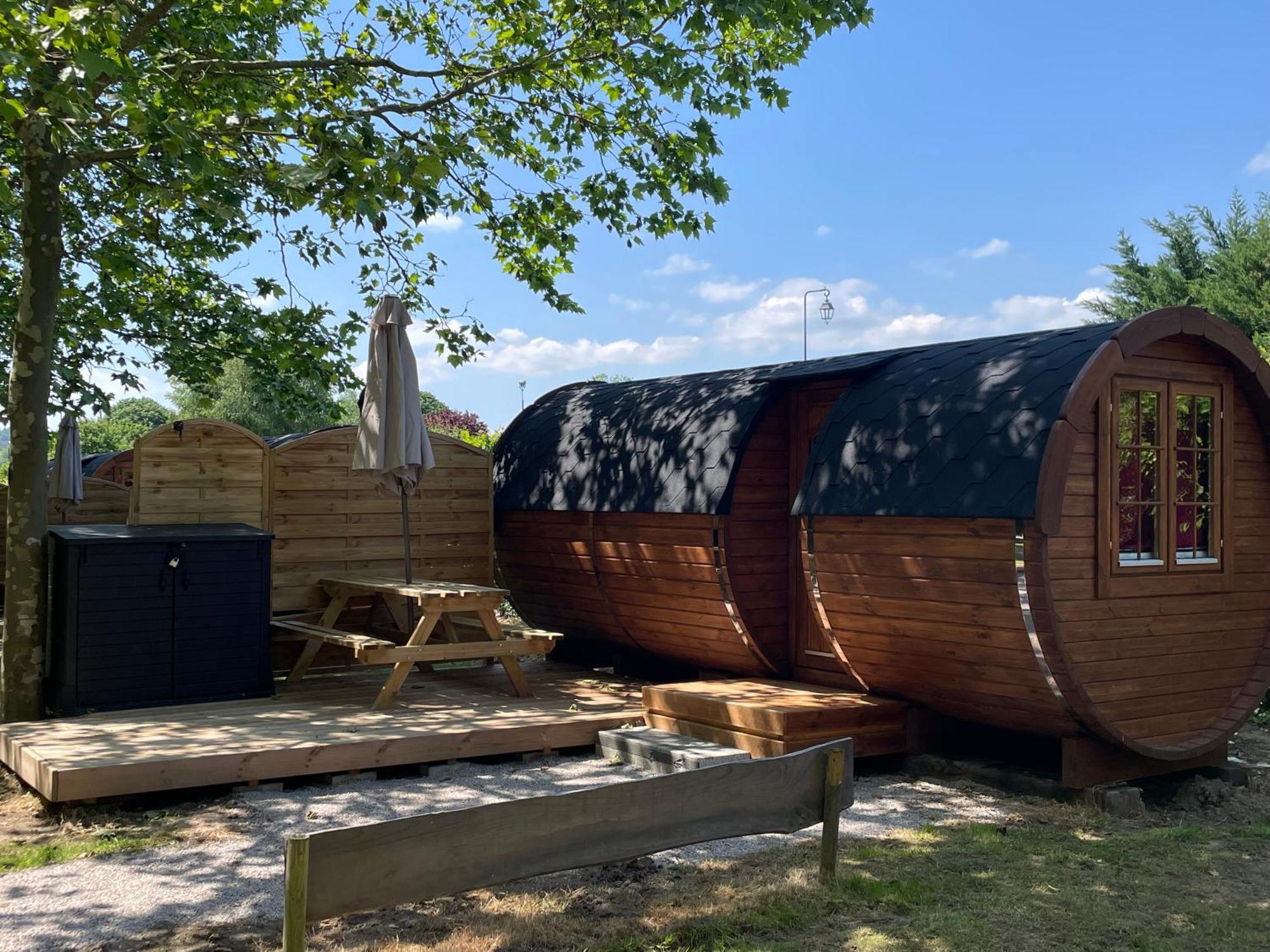 Tonneau Herbergement Insolite Au Camping Des Nieres Ebreuil Bagian luar foto