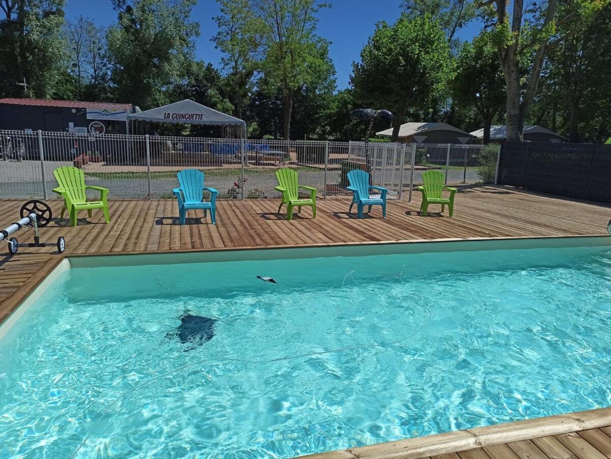 Tonneau Herbergement Insolite Au Camping Des Nieres Ebreuil Bagian luar foto